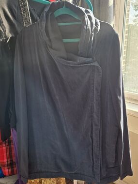 Lululemon Women's Navy Asymmetric Hooded Top